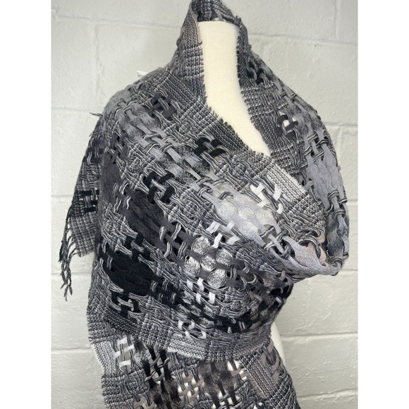 Suntrai of Ireland Wool Scarf Open Weave Gray Black Fringe NWOT *READ* - Picture 3 of 11
